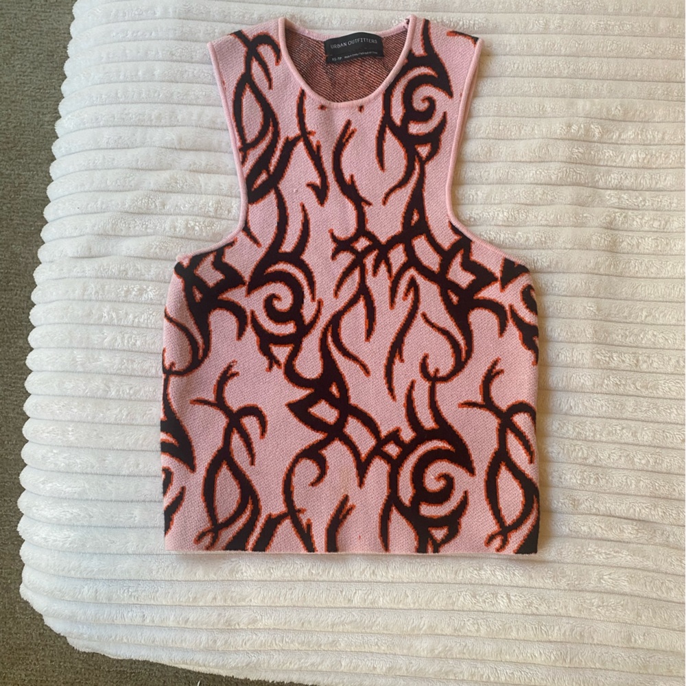 Tribal pink top originally from urban outfitters. Stretchy and thick material